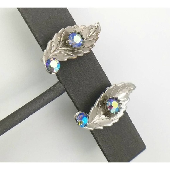 Vintage Aurora Borealis Leaf Earrings – Screw Back Earrings - Vintage Leaves - Picture 2 of 6